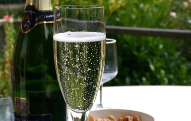 Шампанское может стать игристым вином, а коньяк - бренди: в Украине переименуют алкоголь