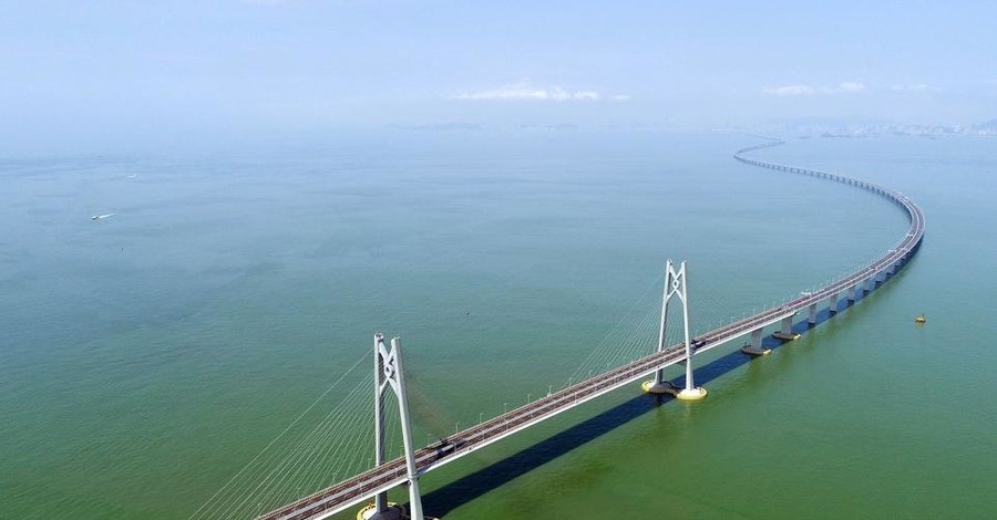 В Китае открыли самый длинный в мире мост через море