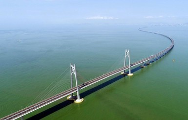 В Китае открыли самый длинный в мире мост через море
