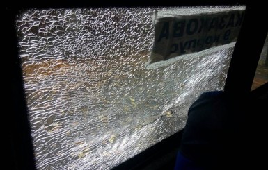 В Днепре неизвестные расстреляли два троллейбуса и маршрутку