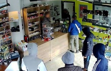 Грабителей магазина в Бельгии уговорили зайти позже, после чего задержали