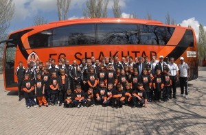 «Шахтеру» подарили супер-автобус, аналогов которому нет в Украине 