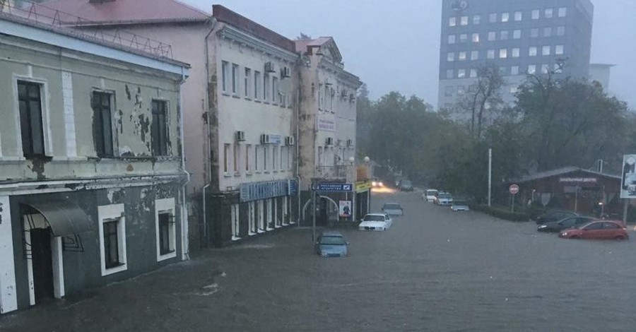 В Краснодарском крае из-за непогоды затопило дома и дороги, разрушены мосты