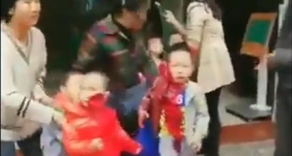 Китаянка порезала кухонным ножом 14 детей в детсаду