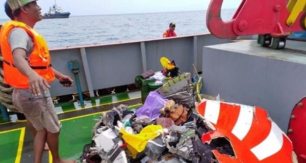 Крушение самолета в Индонезии: у лайнера взорвался топливный бак