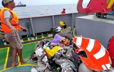 Крушение самолета в Индонезии: у лайнера взорвался топливный бак