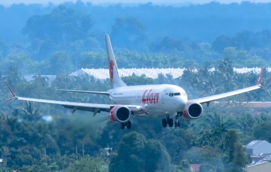 Крушение Boeing 737 в Индонезии: найдены тела шести жертв