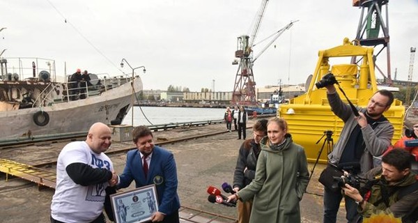 Украинский силач Тягнизуб побил мировой рекорд своими зубами