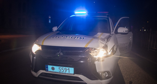 В Киеве патрульный автомобиль сбил убегающего грабителя
