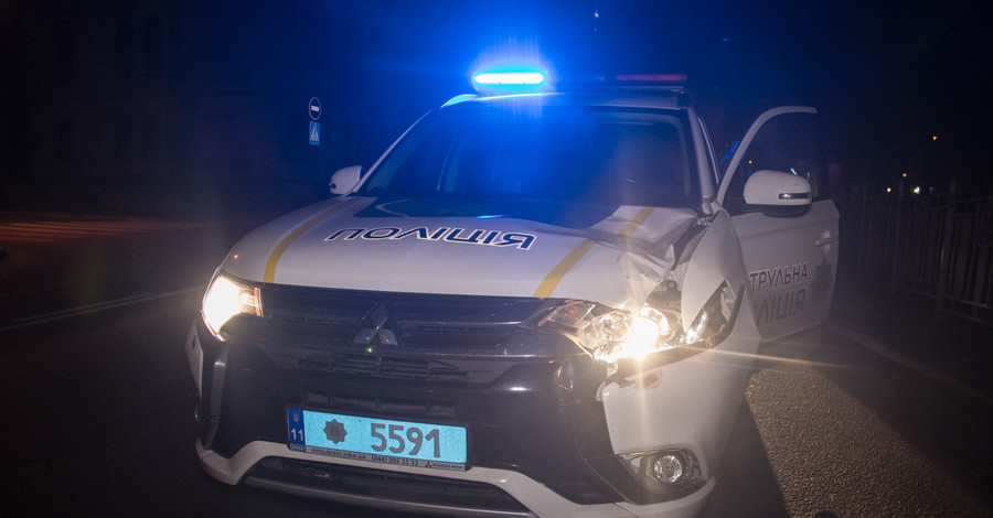 В Киеве патрульный автомобиль сбил убегающего грабителя