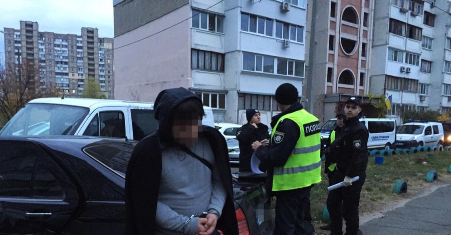 В Киеве грабители сбили двух полицейских и протаранили 10 автомобилей