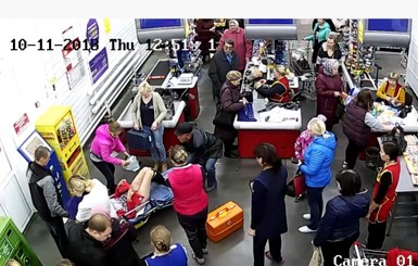 В России не стали закрывать магазин из-за родов покупательницы