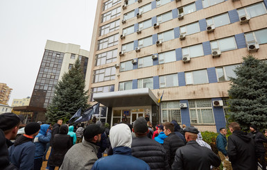 Активисты заблокировали вход в Фонд госимущества: требуют отставки Трубарова