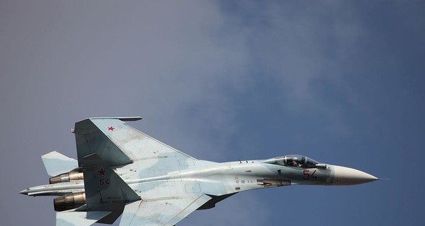 США обвинили российский истребитель в опасных маневрах над Черным морем