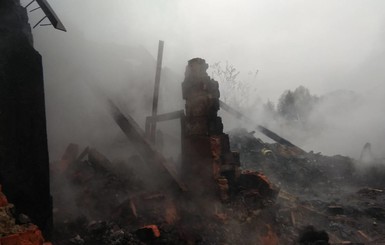 Мать и сын сгорели в частном доме под Киевом