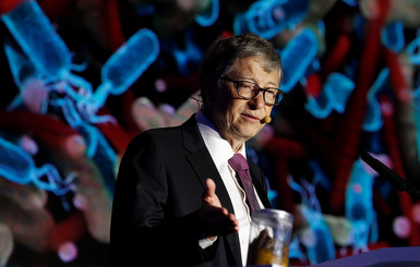 Билл Гейтс принес банку с фекалиями на презентацию своего туалета без воды