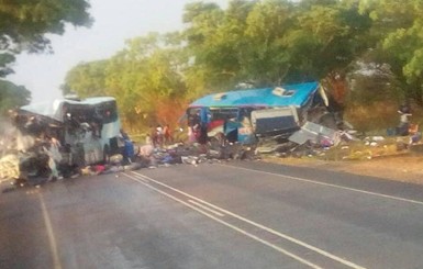 В Зимбабве столкнулись два автобуса, погибли 47 человек