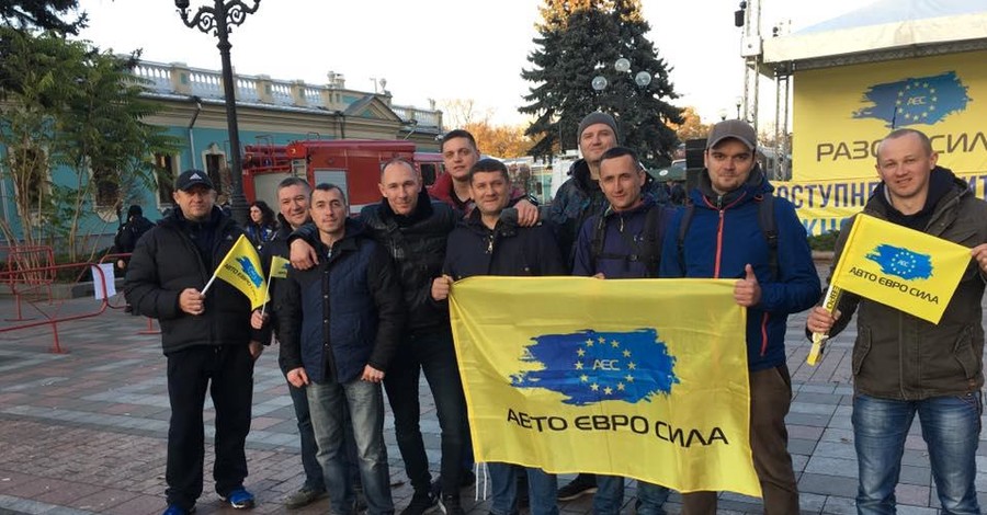 Митинг водителей в Киеве продолжается, в городе снова пробки