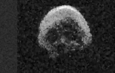 К Земле летит жуткий астероид в виде черепа