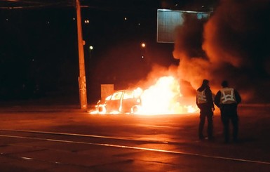 В Киеве на Подоле дотла сгорел автомобиль