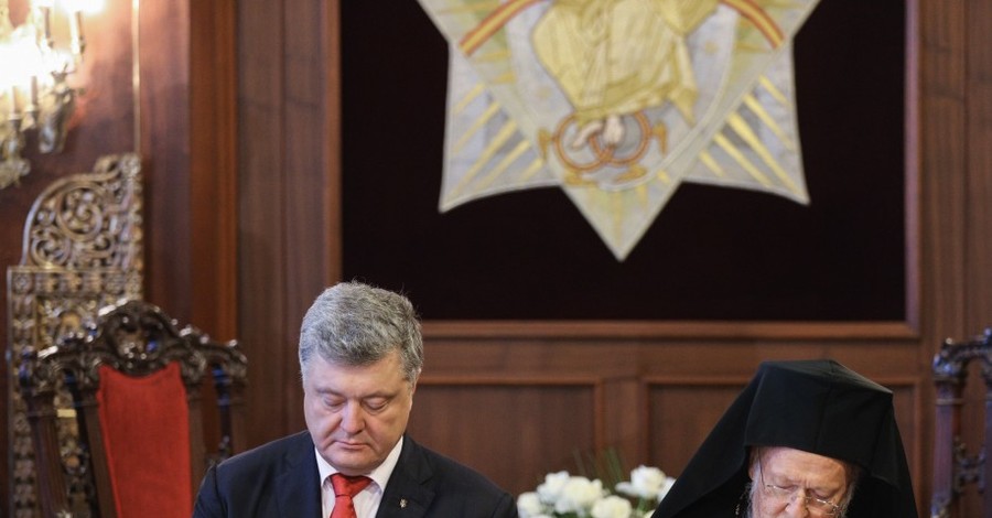 У Администрации президента нет времени объяснять, что подписали Порошенко и Варфоломей