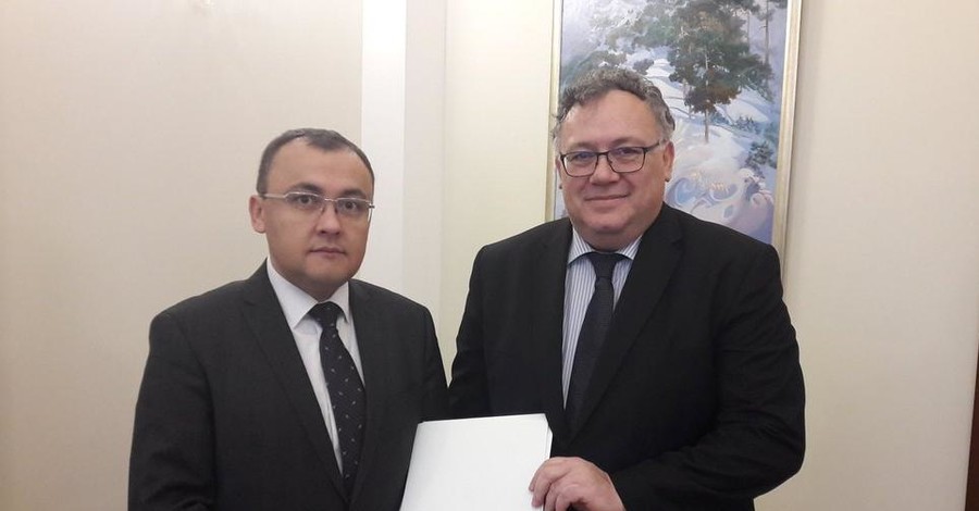 Новый посол Венгрии прилетел в Киев и учит украинский язык 