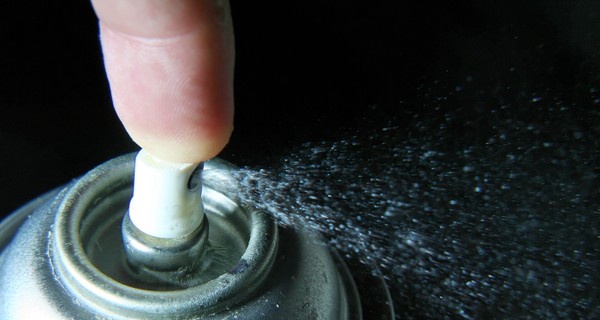 В Киеве подростки нападали на женщин с газовым баллончиком и снимали видео