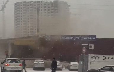 В Киеве горит Подольская продуктовая база