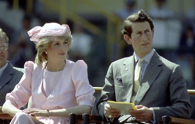 В честь дня рождения принца Чарльза показали редкие фото королевской семьи 