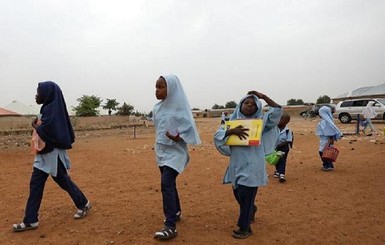 В Нигерии девочкам разрешили приходить в школу в хиджабе