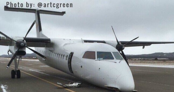 В Канаде пилот посадил пассажирский самолет без переднего шасси