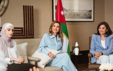Королева Иордании вышла в свет в костюме от украинского бренда
