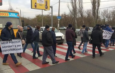 Протестующие перекрыли трассу Одесса-Южный из-за отсутствия отопления