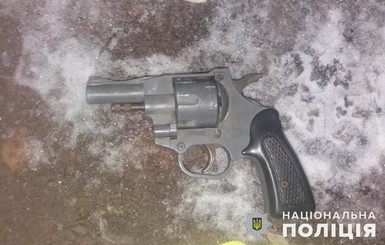 Под Киевом магазинного вора застрелили из его же пистолета