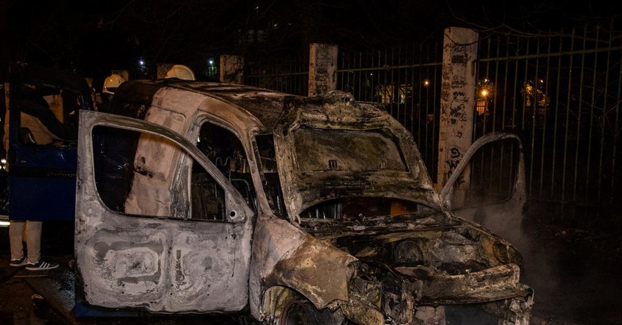 В Киеве на Куреневке на ходу вспыхнула мобильная автокофейня