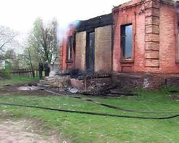 В Черниговской области сгорела старинная школа [ФОТО] 