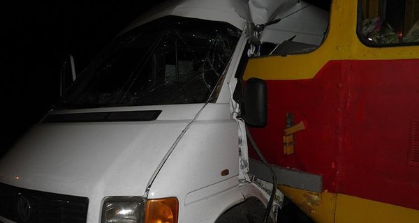 ДТП с трамваем и маршруткой в Запорожье: в больницу попали 9 человек