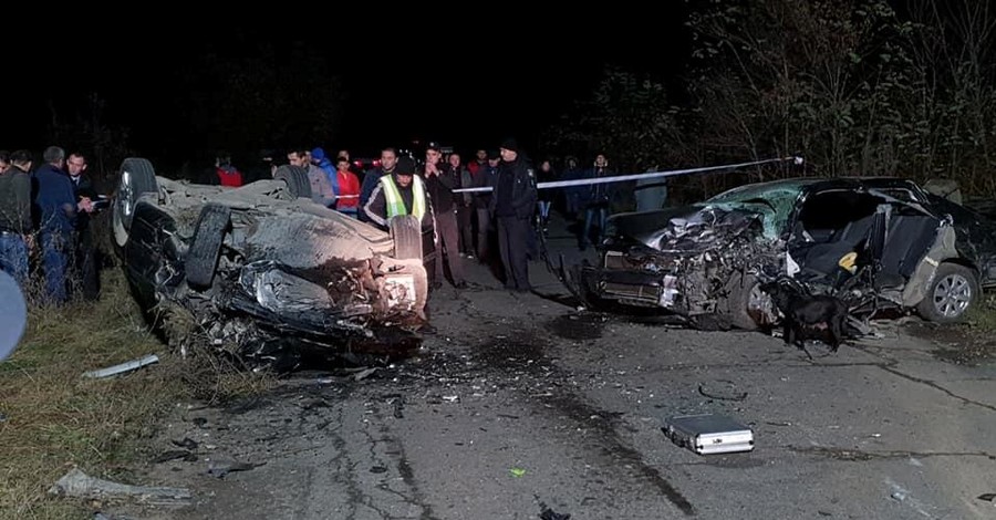 На Закарпатье столкнулись машины, водители погибли