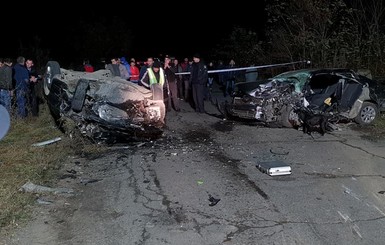 На Закарпатье столкнулись машины, водители погибли