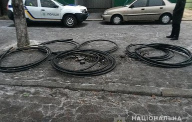 В Киеве трое мужчин украли кабель правительственной связи