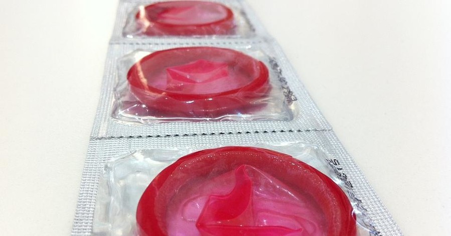 Во Франции будут бесплатно выдавать презервативы по рецепту