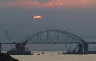 Омелян: Россия заблокировала Керченский пролив, 35 судов стоят в очереди