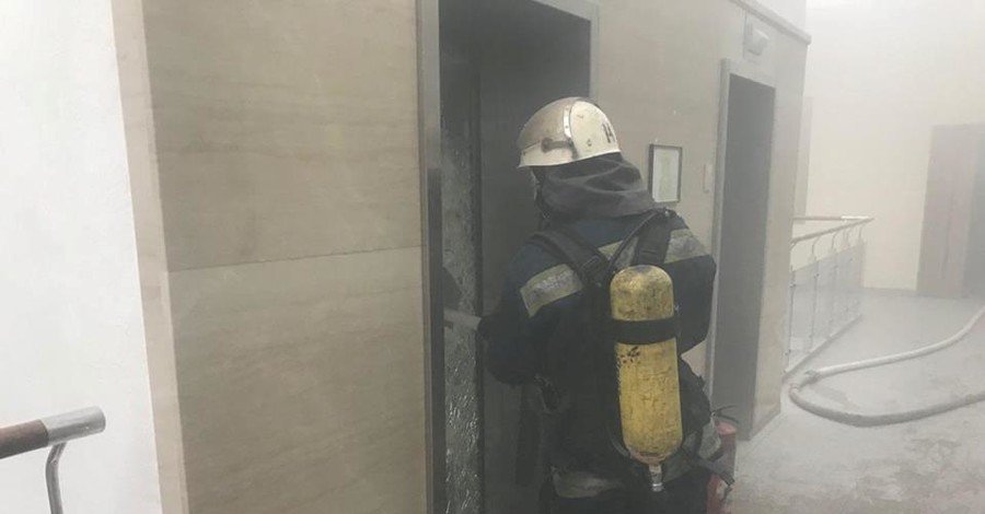 В Киеве загорелось здание Минфина