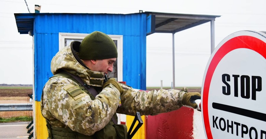 Украина закрыла иностранцам въезд в Крым на время военного положения