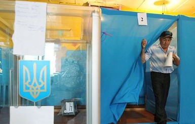 Из-за военного положения в Украине отменили выборы, но не президентские