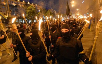 В Киеве началось факельное шествие в память о Евромайдане