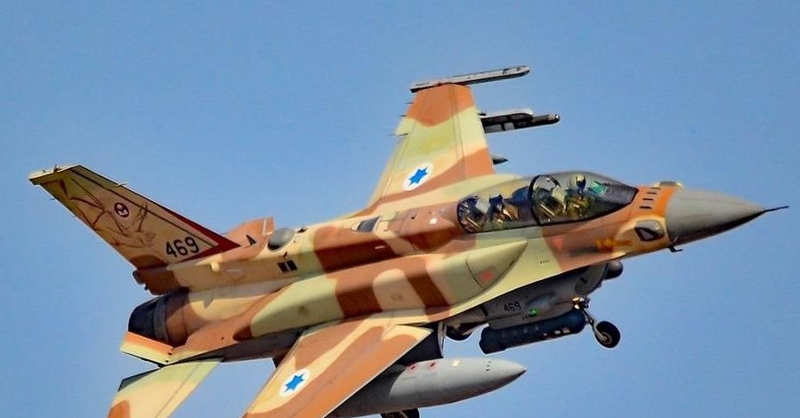 СМИ: Сирия сбила израильский военный самолет