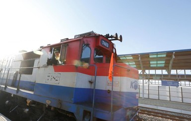 Впервые за десять лет из Южной Кореи в КНДР отправился поезд