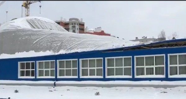 Тренер: крыша спортзала в Вишневом обрушилась 
