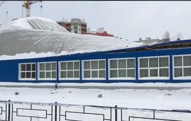 Тренер: крыша спортзала в Вишневом обрушилась 